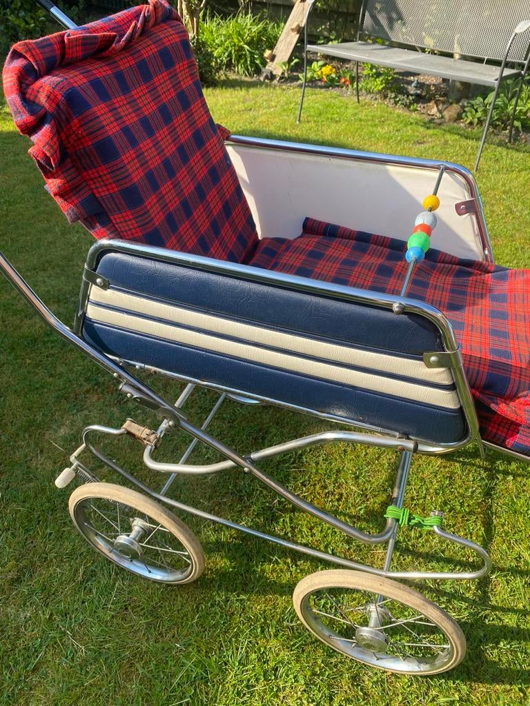 Vintage Kinderwagen - Blauw/Rood Geruit, Kinderen en Baby's, Kinderwagens en Combinaties, Ophalen, Zo goed als nieuw, Kinderwagen