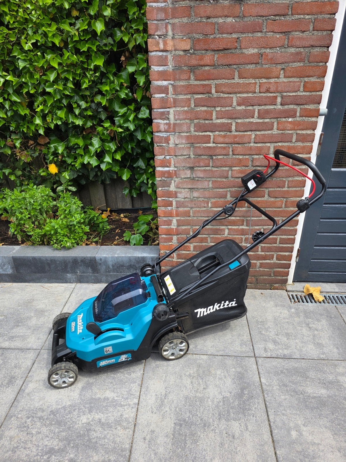 Makita DLM382 36V Accu Grasmaaier 380mm, Ophalen, Gebruikt, Accu-grasmaaier, 30 t/m 39 cm