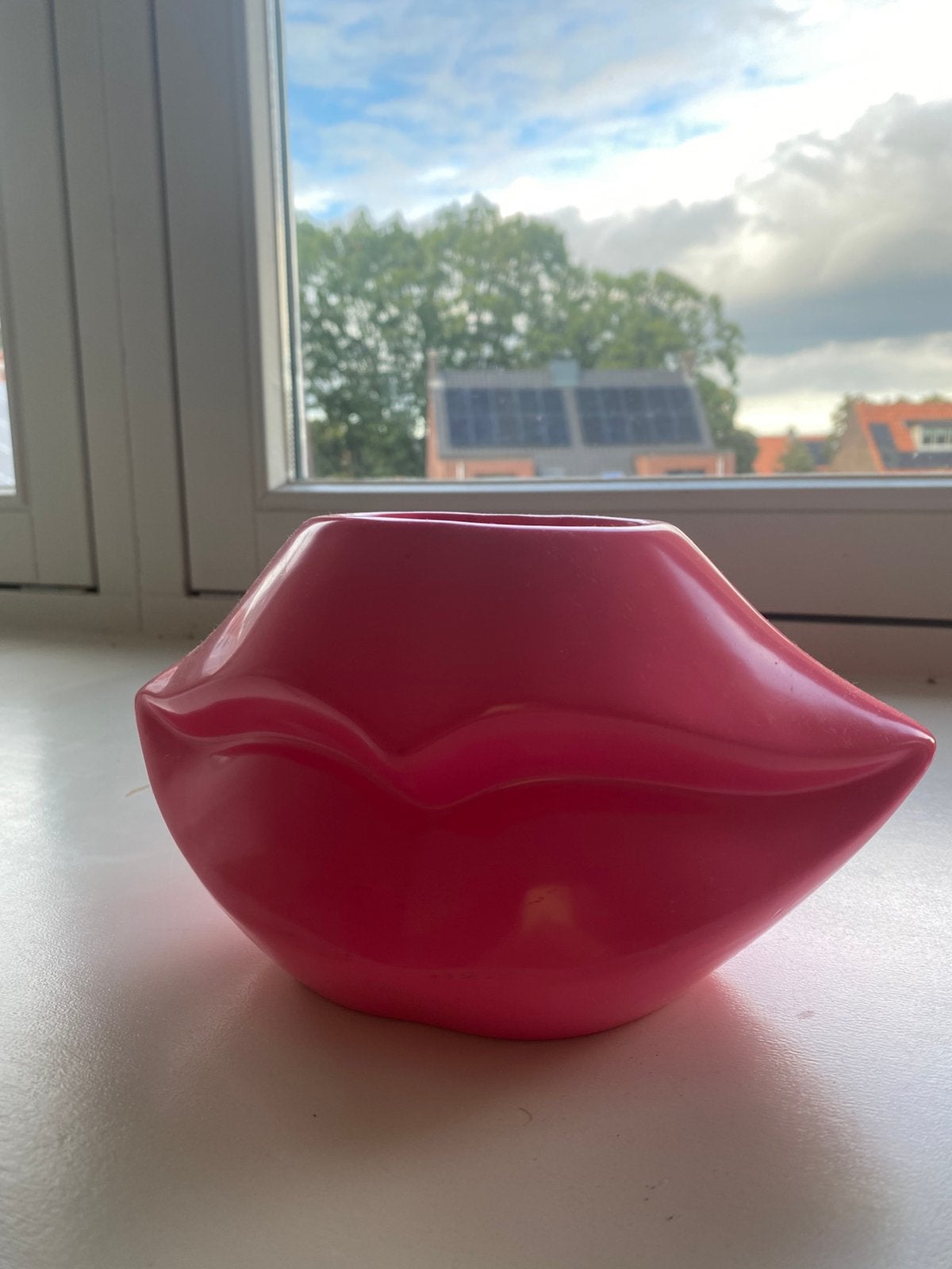 “Lips Don’t Lie” vaas bloempot in neonroze (HouseVitamin), Ophalen of Verzenden, Zo goed als nieuw