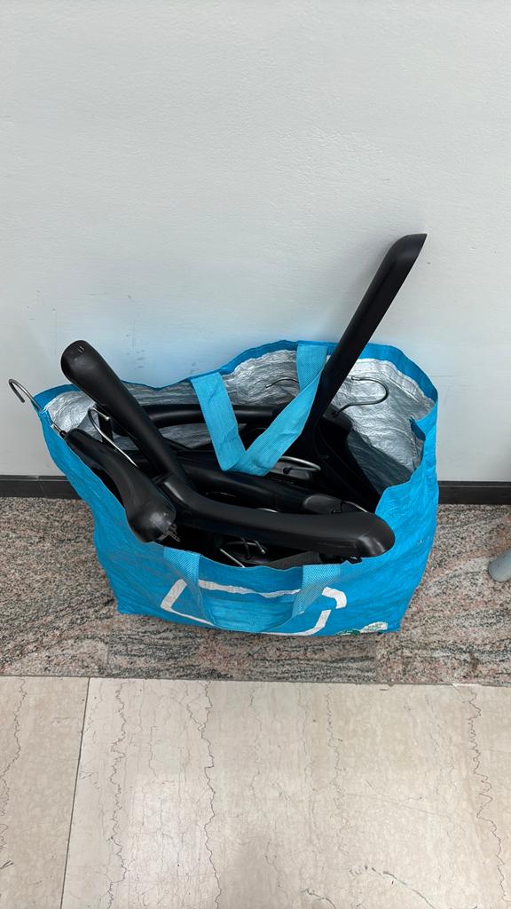 Tas met hangers - gratis ophalen, Kleding | Dames, Kledinghangers, Ophalen