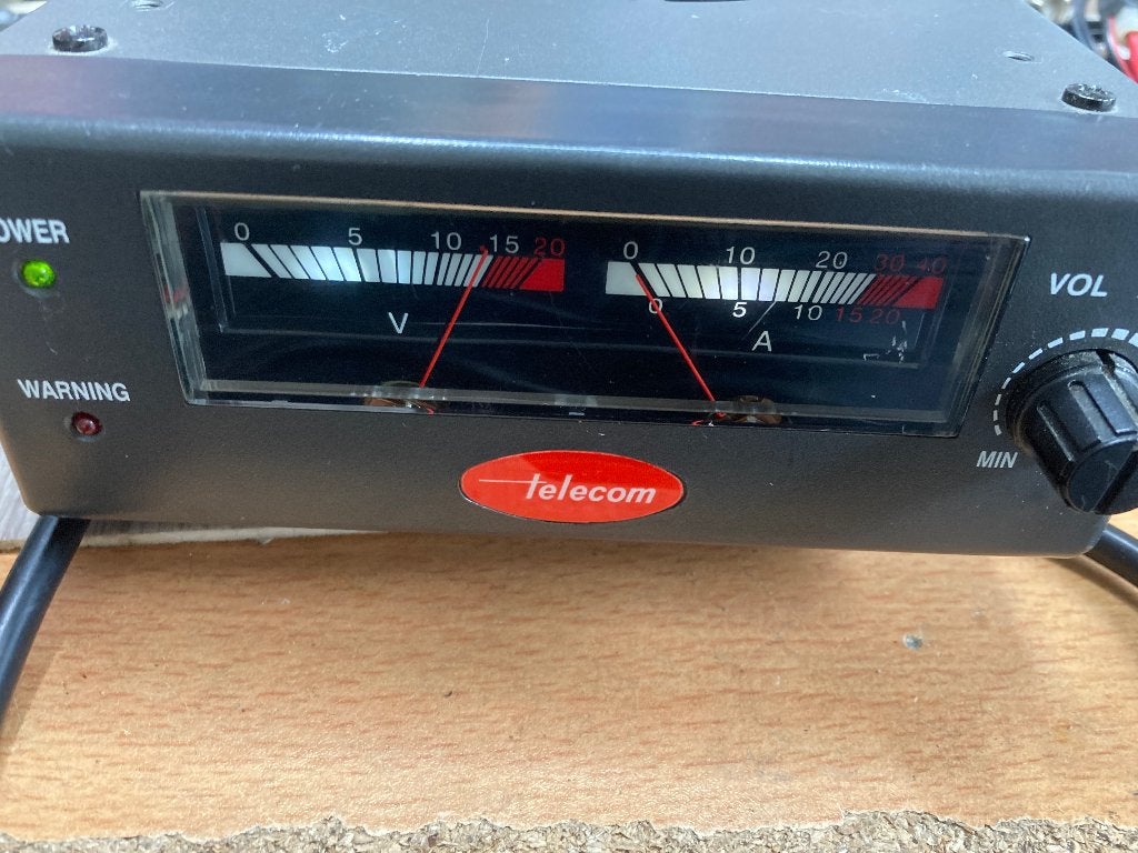 Netvoeding gestabiliseerd 13,8 volt, Telecommunicatie, Ophalen of Verzenden, Zo goed als nieuw, Zender en Ontvanger