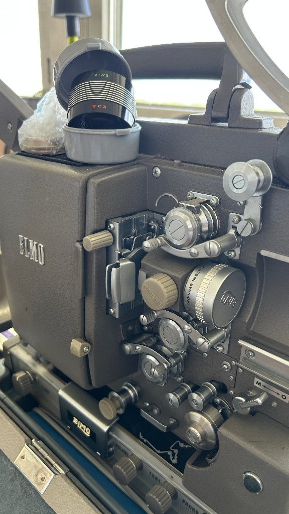 Elmo DM16 prof. 16mm projector met optische geluid in koffer, Verzamelen, Fotografica en Filmapparatuur, Ophalen, 1960 tot 1980