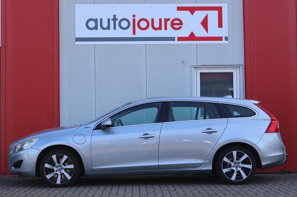 Volvo V60 2.4 D6 AWD Plug-In Hybrid Pure Limited (bj 2013), Auto's, Volvo, Automaat, Euro 5, Zwart, 1848 kg