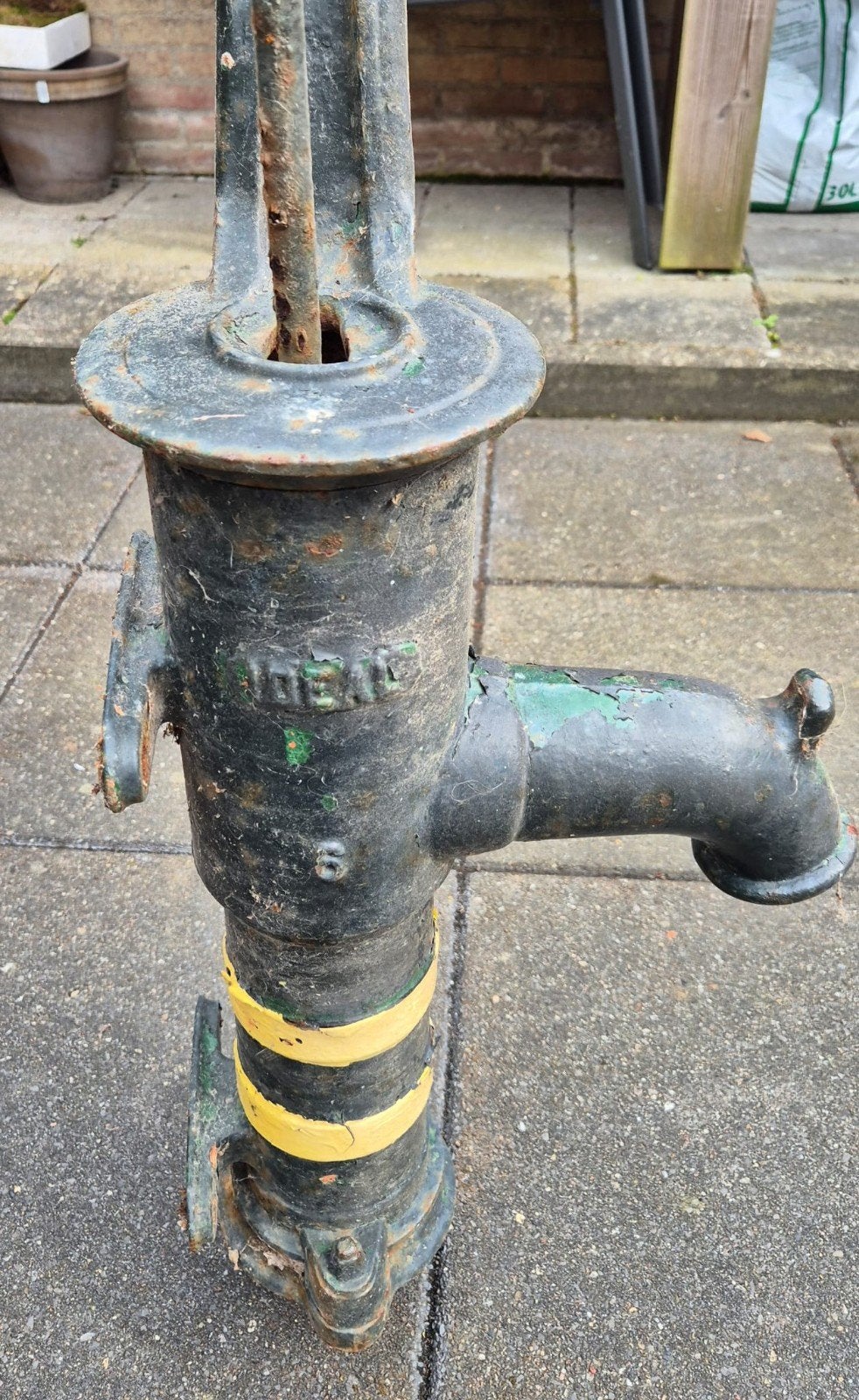 Antieke gietijzeren waterpomp - decoratie, Ophalen, Gebruikt, Handmatig