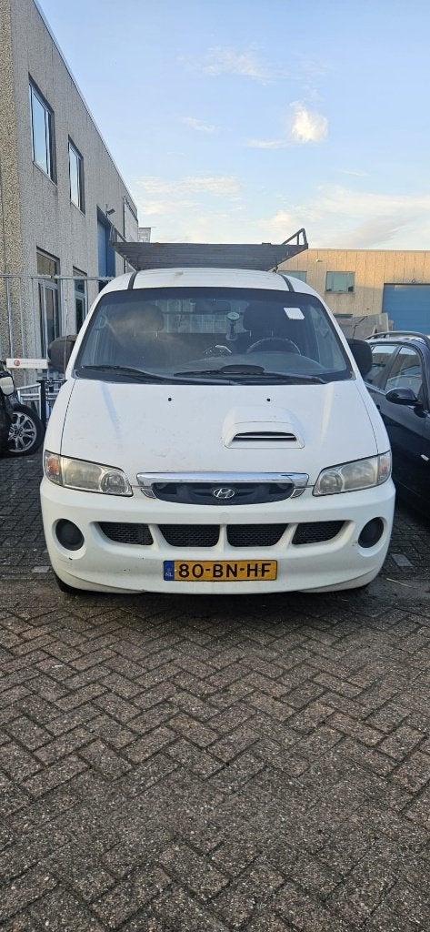 Hyundai H200 2.5 TDI LWB 2004 diesel export, 1786 kg, Achterwielaandrijving, Zwart, 4 cilinders