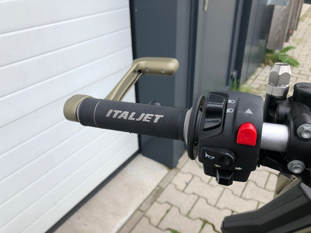 Foto 8 van Limited Edition Italjet Dragster 200 - Nr.182/499 Nieuw 0km