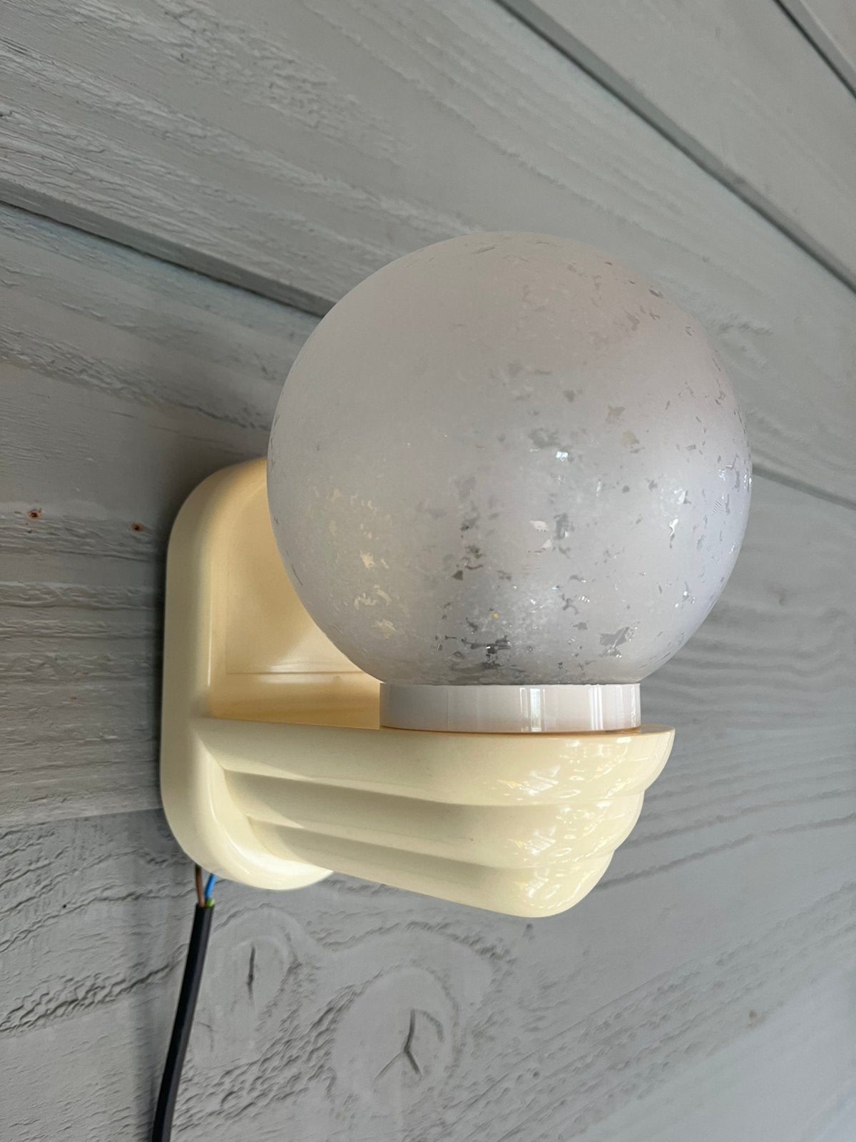 Vintage Space Age wandlamp met frosted glasbol., Ophalen of Verzenden