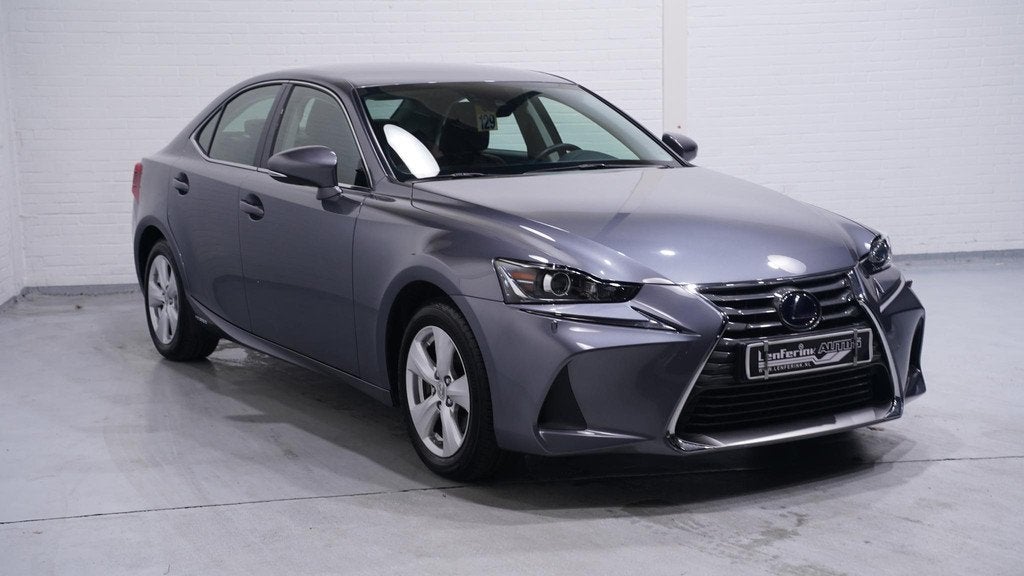 Lexus IS 300h Hybrid Navi Leder Clima Led koplampen PDC NAP, Auto's, Lexus, Achterwielaandrijving, Gebruikt, Automatische klimaatregeling