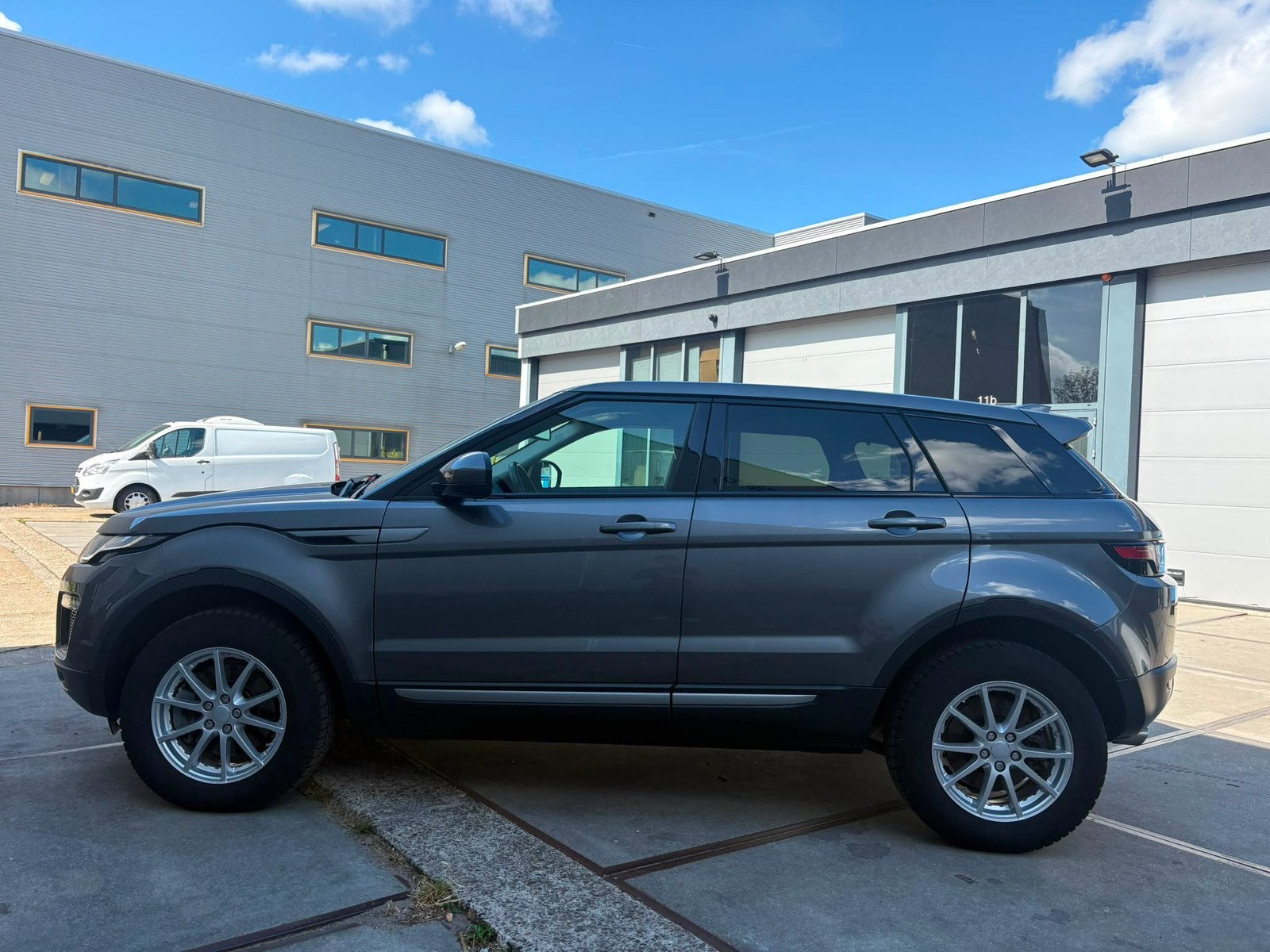 Evoque 2.0i HSE 240pk Let op42dkm!!-als nw! -‘18, Auto's, Automaat, Euro 5, 1800 kg, 1800 kg