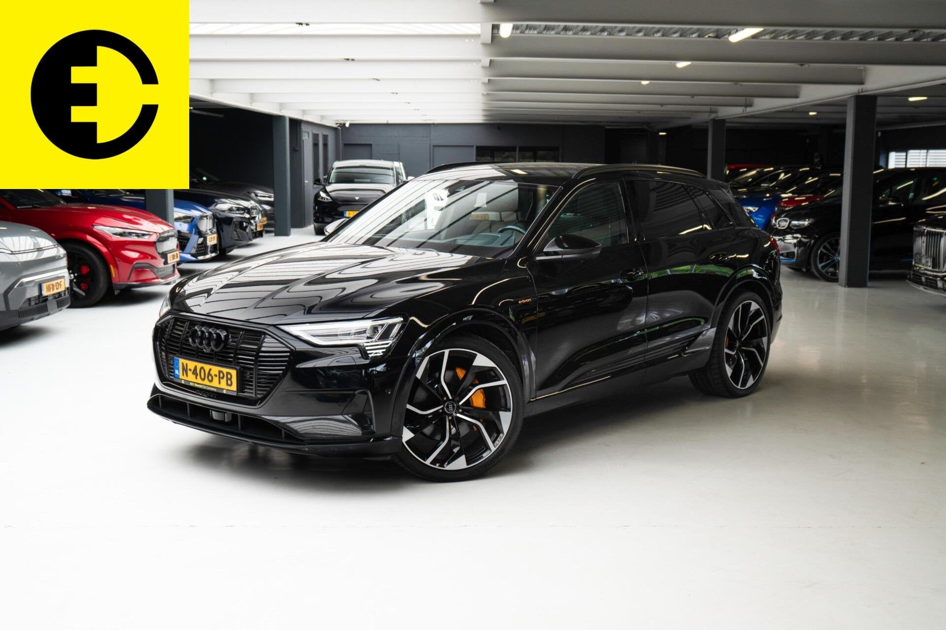 Audi e-tron e-tron 55 quattro advanced Pro Line Plus 95 kWh, Auto's, Automaat, 131 €/maand, 95 kWh, Zwart