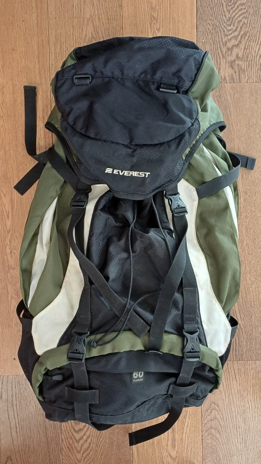 Everest Backpack 60L met regenhoes, Ophalen, Zo goed als nieuw, Rugzak