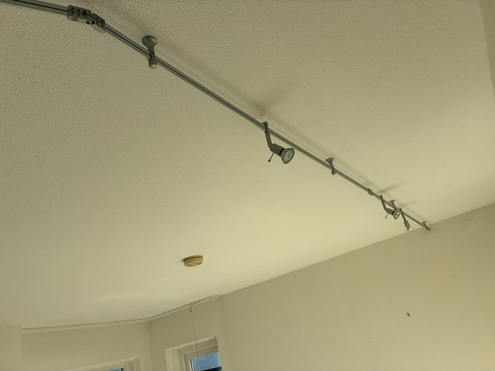 12 volt stroomrail, met spotjes en travo, Ophalen, Halogeen, Gebruikt, GU10