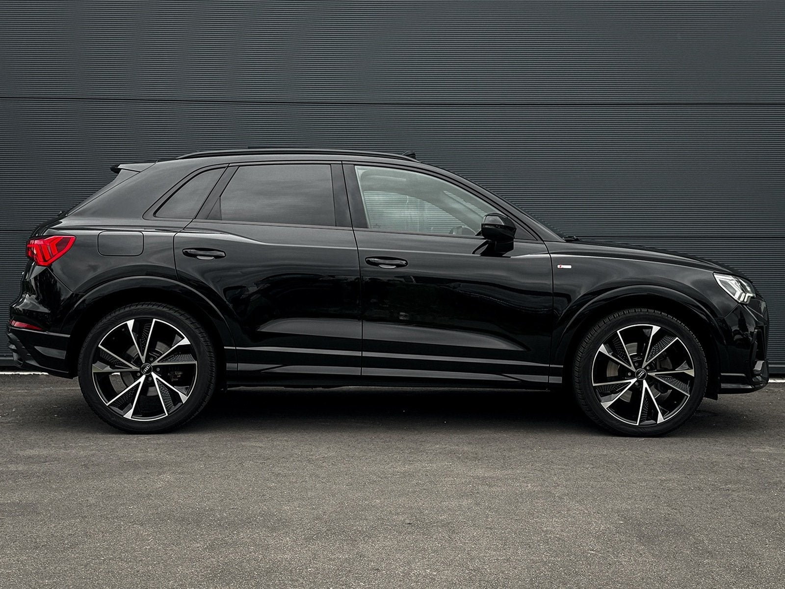 Audi Q3 45 TFSI 2.0 Quattro S Line Pano ACC Matrix RS Velgen, Auto's, Dealer onderhouden, Gebruikt, 1984 cc, Zwart