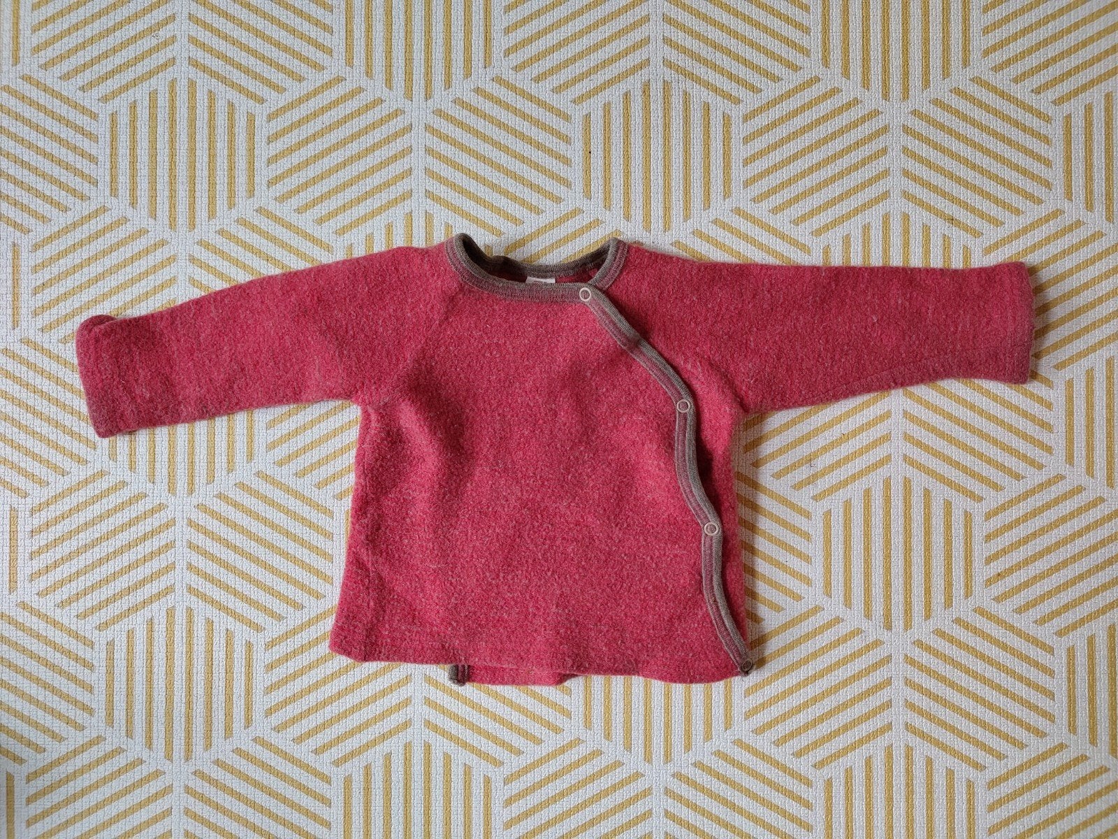 Heerlijk warm Engel vestje 100% wol, maat 68-74, Gebruikt, Engel, Ophalen of Verzenden, Truitje of Vestje