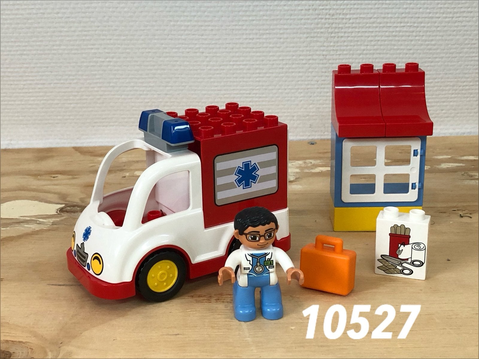 Duplo ambulance 10527 (compleet) 1, Kinderen en Baby's, Speelgoed | Duplo en Lego, Ophalen of Verzenden, Zo goed als nieuw, Complete set