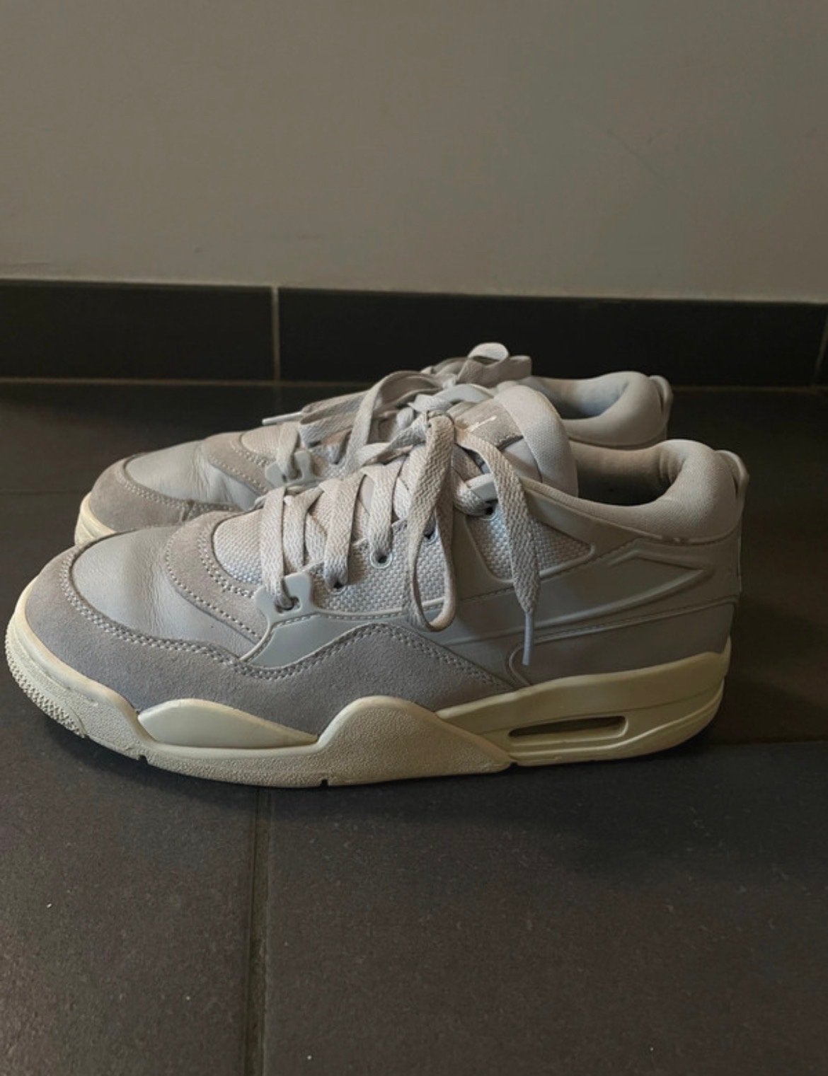 Nike air flight 89 - Zo goed als nieuw, Ophalen of Verzenden, Zo goed als nieuw, Grijs, Sneakers of Gympen