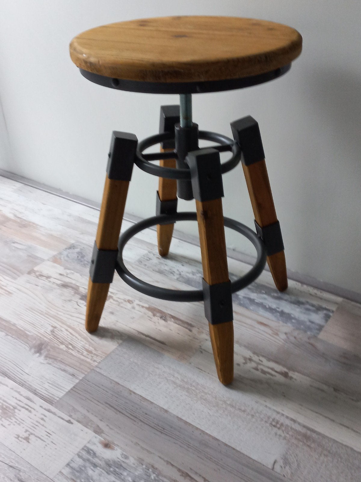 kruk van hout met zwart metalen delen, Ophalen, In hoogte verstelbaar, 60 tot 90 cm, 1 kruk