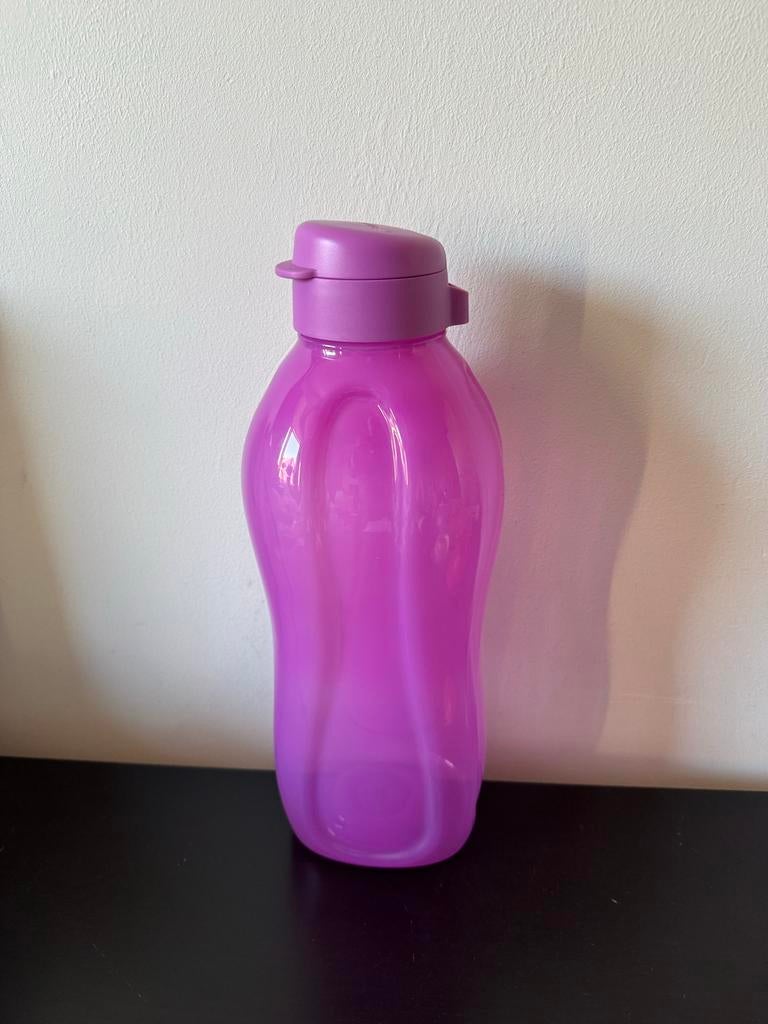 Tupperware fles 2 liter nieuw, Huis en Inrichting, Keuken | Tupperware, Ophalen of Verzenden, Nieuw, Paars, Beker of Kan