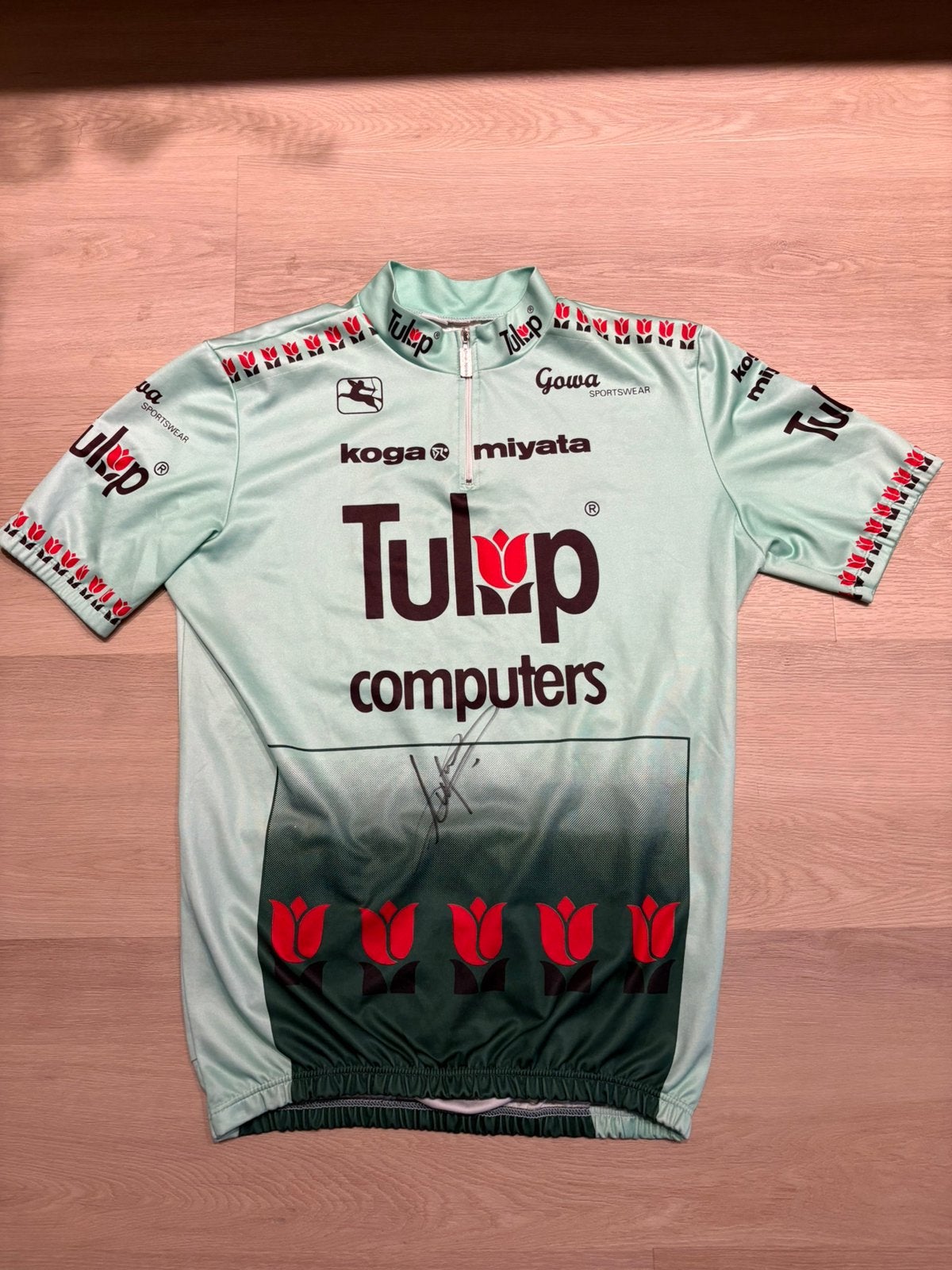 Koerstruitje Tulip gesigneerd door Adrie van der Poel, Fietsen en Brommers, Fietsaccessoires | Fietskleding, Ophalen of Verzenden