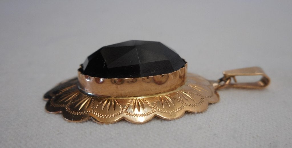 Antieke 14 karaat gouden hanger met geslepen granaat nr.639, Sieraden, Tassen en Uiterlijk, Antieke sieraden, Verzenden, Goud