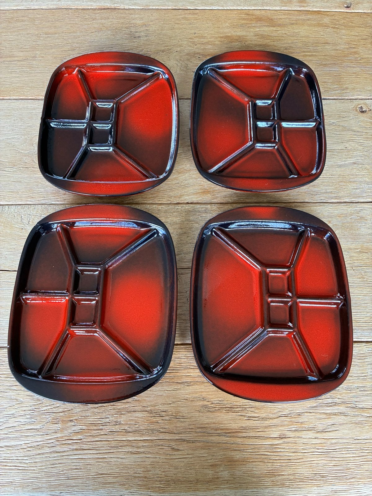 Set van 4 Vintage Keramische Fondueborden - Rood/Zwart, Antiek en Kunst, Ophalen of Verzenden