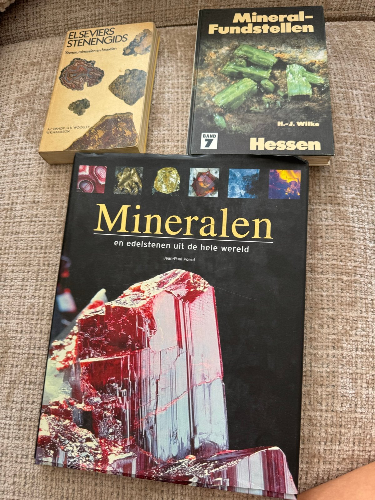 3 boeken over mineralen en edelstenen, Ophalen of Verzenden, Gelezen, Natuurwetenschap