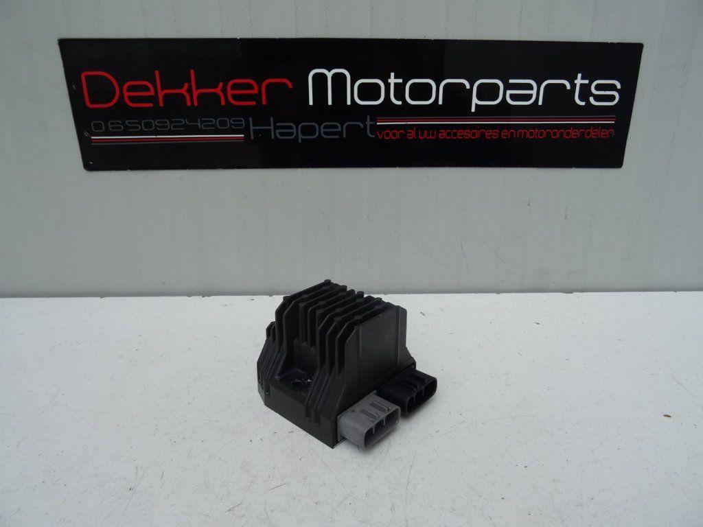 Spanningsregelaar / Regulator Yamaha YZF R1 2004-2005-2006, Gebruikt, -, -, Ophalen of Verzenden