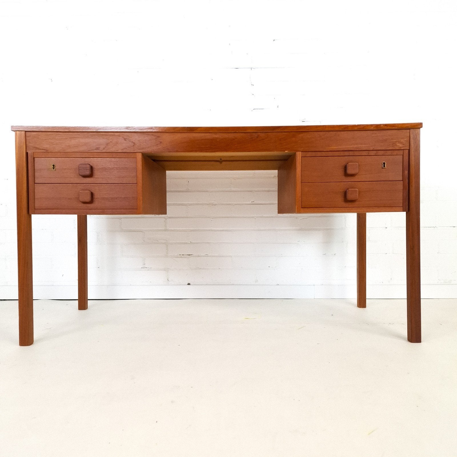 Vintage bureau Domino Møbler teakhout jaren 60 Deens design, Ophalen of Verzenden, X, X, X