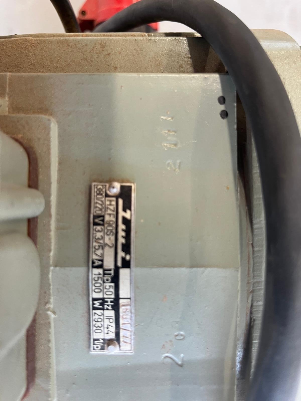 Langgat boormachine FBH Houtbewerkingsmachines, Ophalen