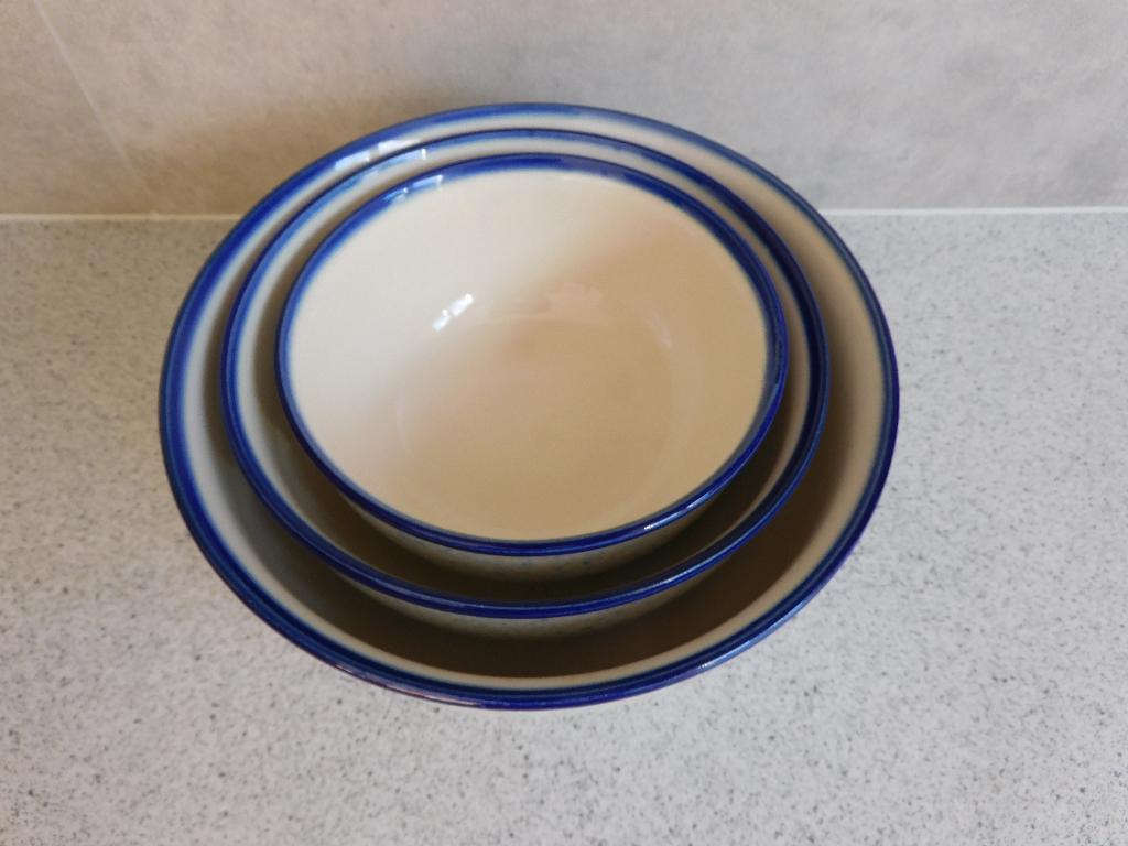 Nestschaal 13, 16 en 19 cm. Blauw Spikkels Made in DDR, Ophalen of Verzenden
