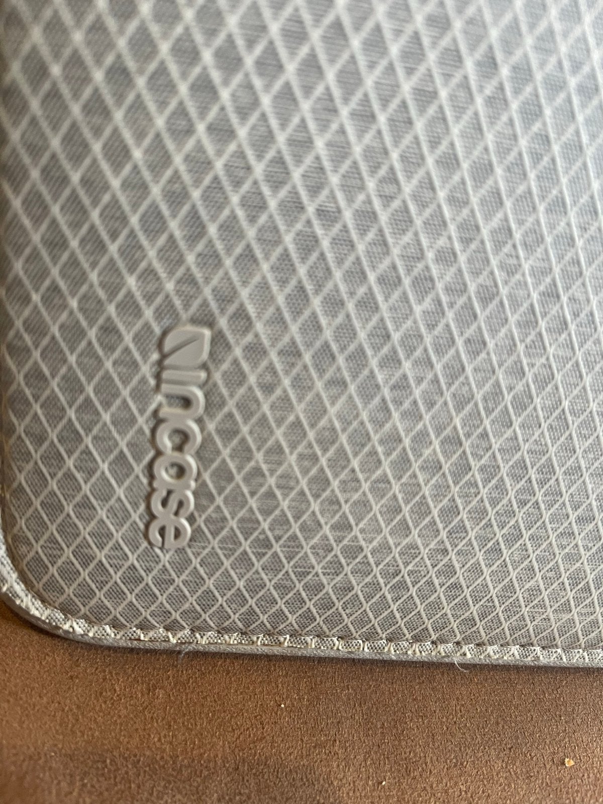 Incase laptophoes 15 inch kijk de foto’s, Computers en Software, Gebruikt, Gevoerd laptopvak, Grijs, Ophalen of Verzenden