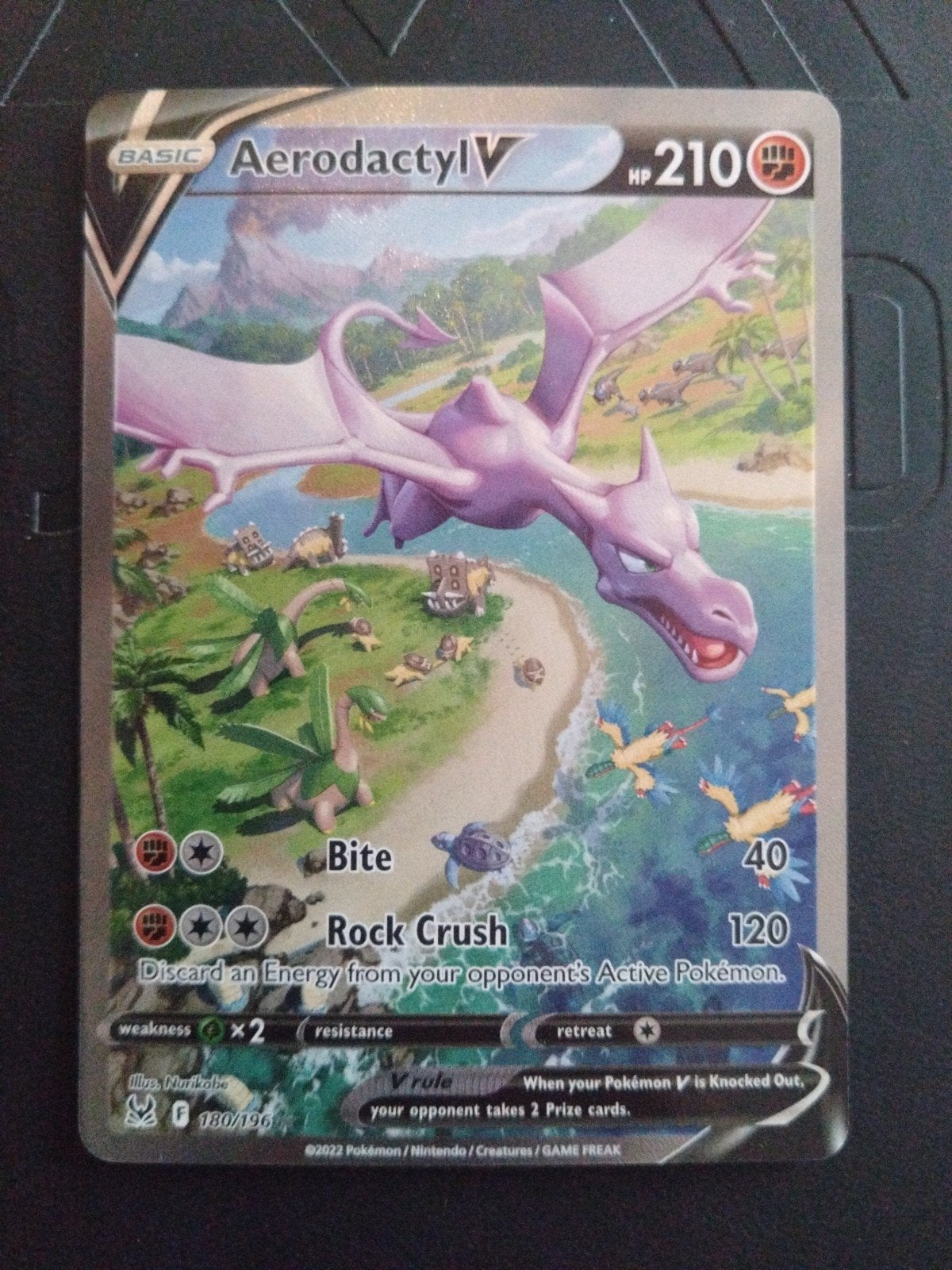 Aerodactyl V 180/196 Pokémon kaart - Lost Origin, Ophalen of Verzenden, Zo goed als nieuw, Losse kaart, Foil