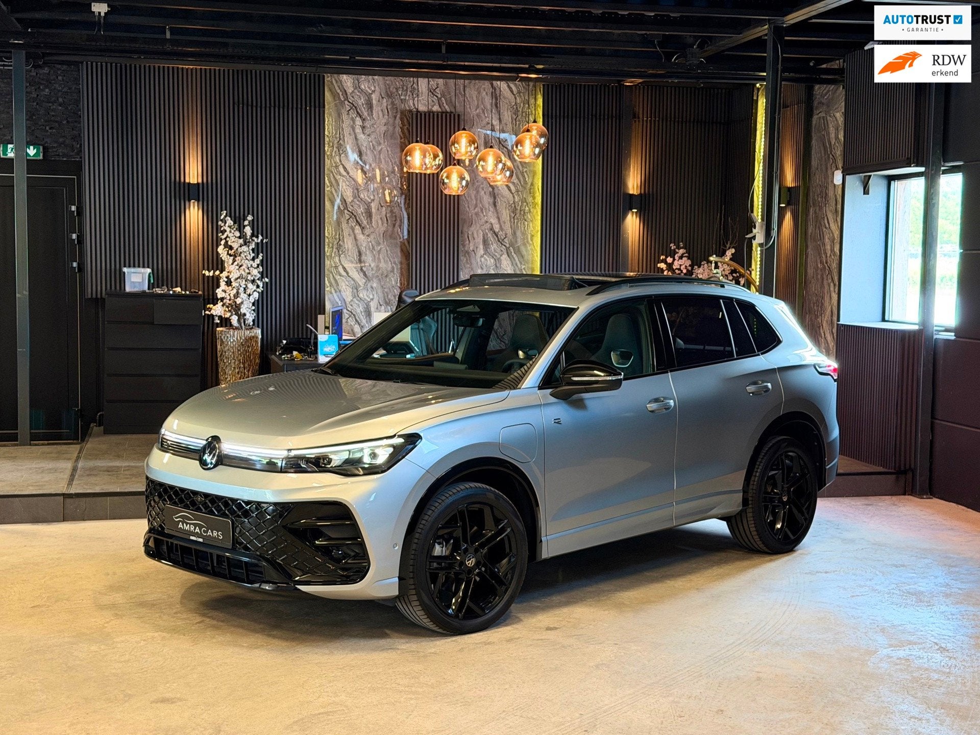 Volkswagen Tiguan 1.5 eHybrid 3X R-LINE|Pano|Full options, Auto's, Volkswagen, Stof, 150 pk, Origineel Nederlands, Hybride Elektrisch/Benzine