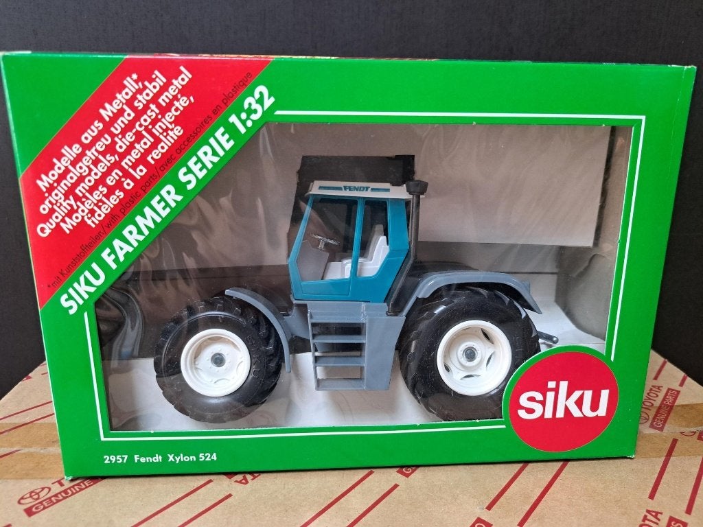SIKU 2957 FENDT Xylon 1:32 Tractor in doos, Ophalen of Verzenden, Nieuw, Tractor of Landbouw, SIKU