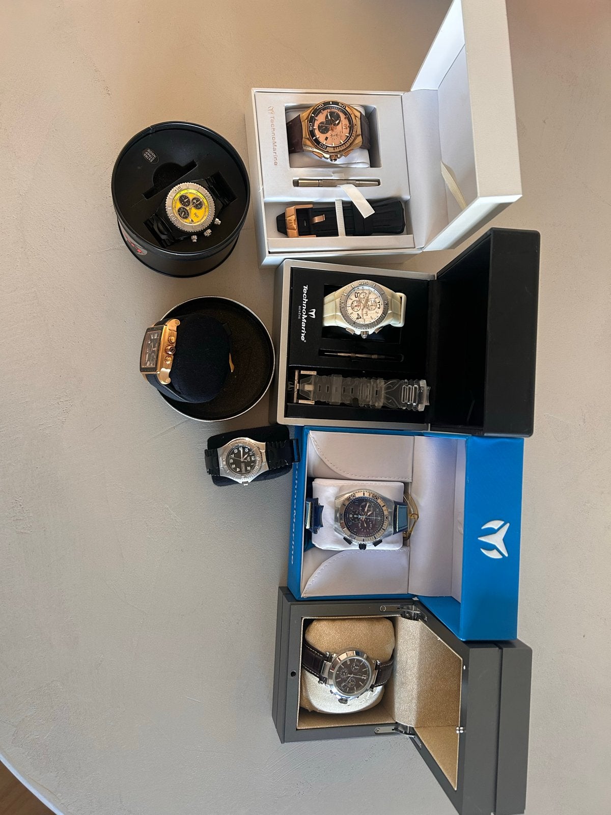 Partij van 7 horloges: Technomarine en Guess Collection, Sieraden, Tassen en Uiterlijk, Ophalen of Verzenden, Gebruikt, Polshorloge