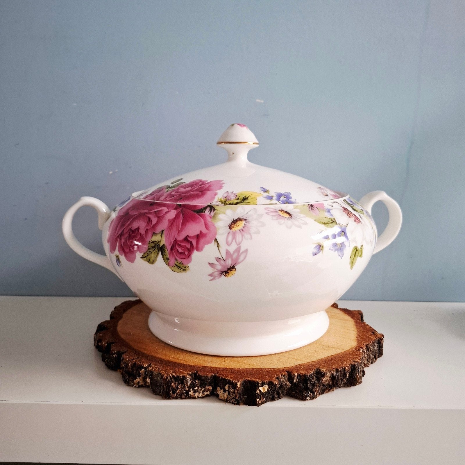 Valerie 'Misty Rose', grote dekschaal/terrine, Huis en Inrichting, Keuken | Servies, Valerie, Overige merken, P.R.C., Klassiek
