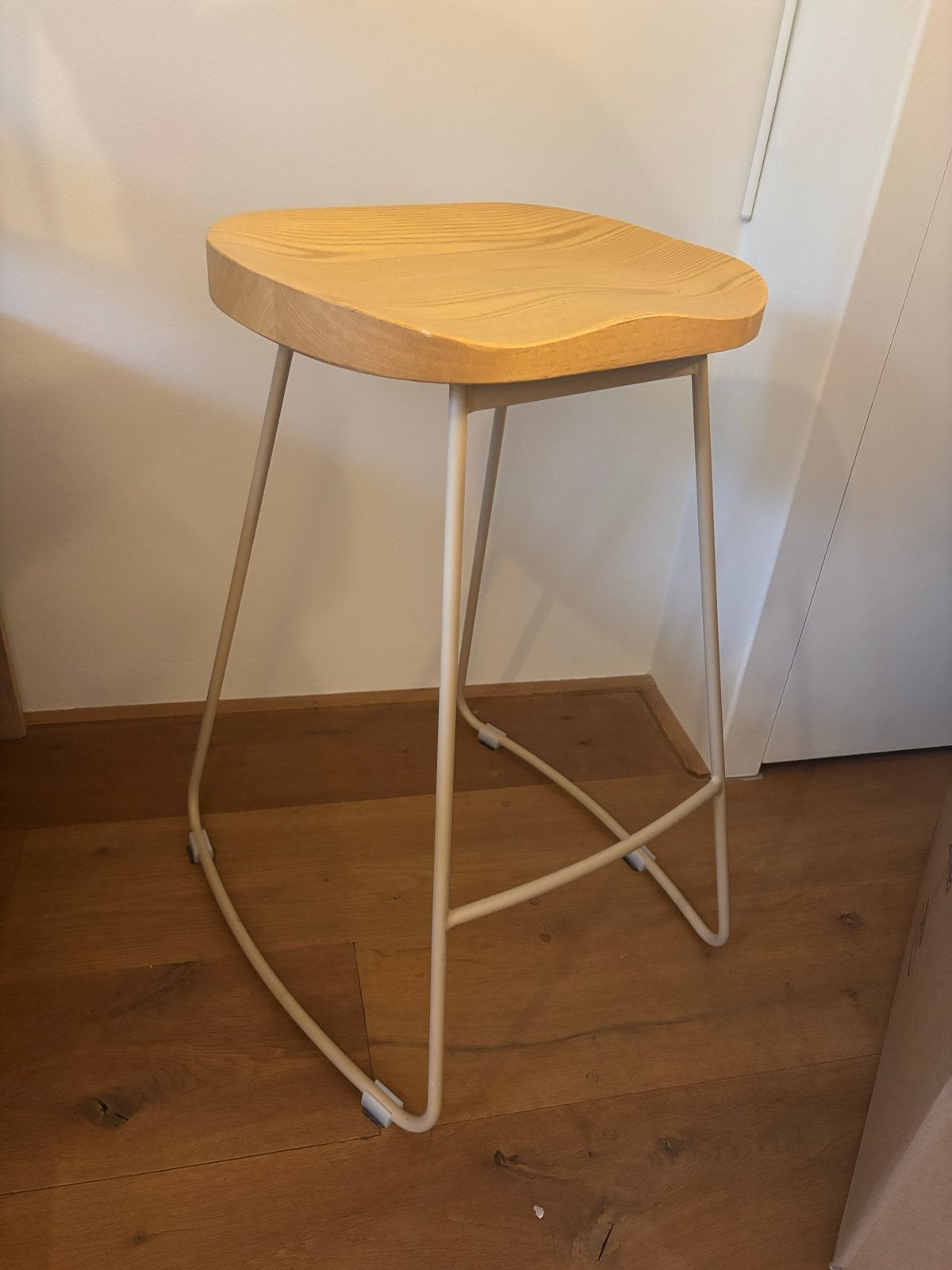 SKLUM Hoge kruk van linnen beige staal en iepenhout Neicol, Ophalen, Met voetsteun, 60 tot 90 cm, Zo goed als nieuw