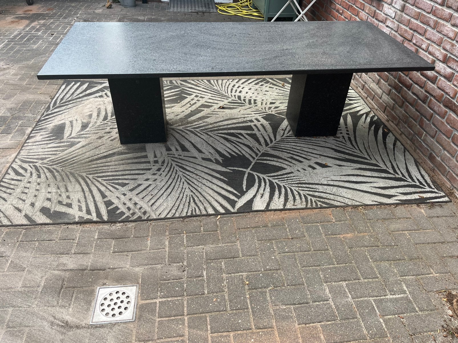 Natuurstenen buitentafel, Ophalen, Zo goed als nieuw, Rechthoekig, Staal