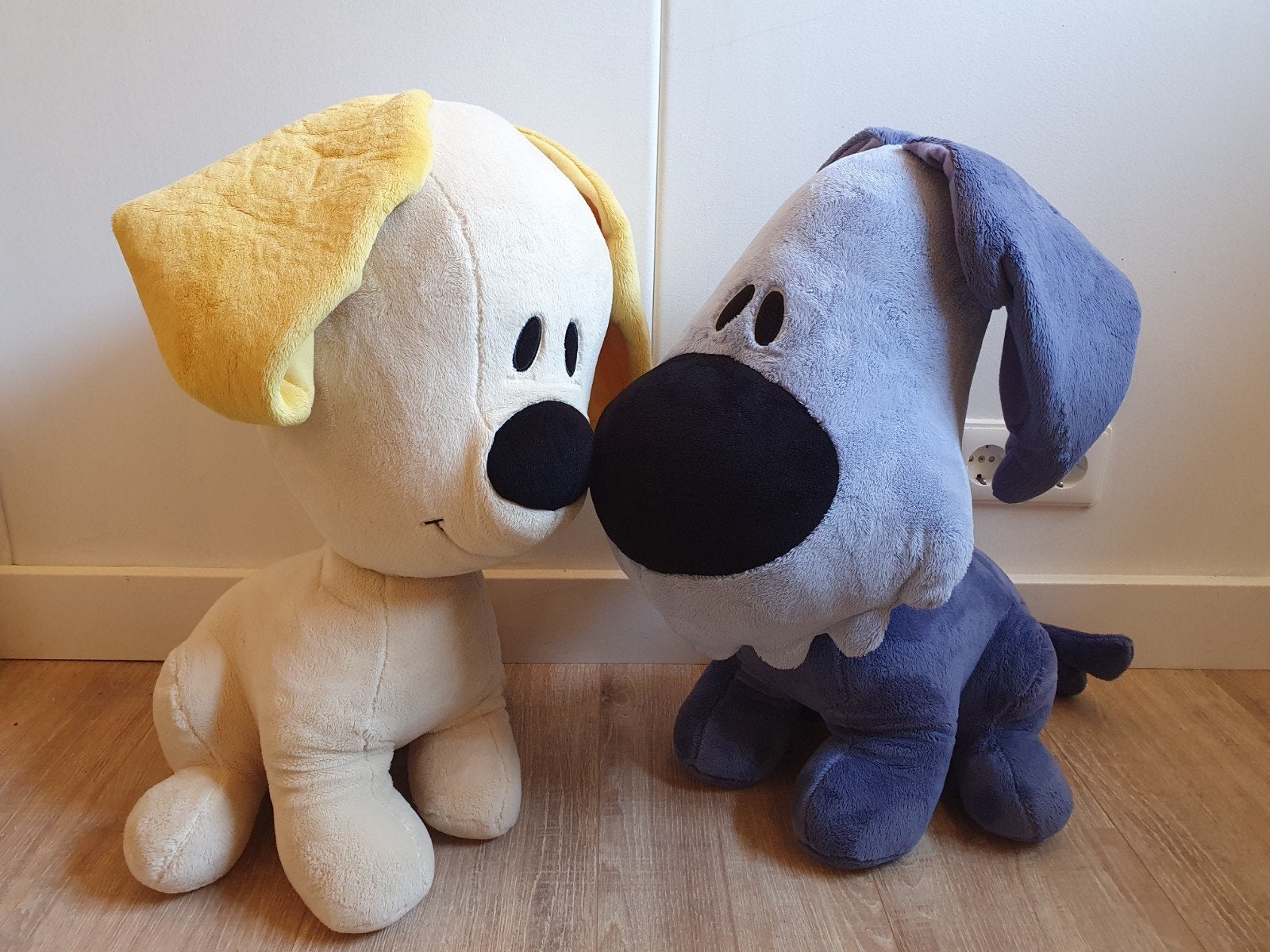 Nieuwe Woezel en Pip grote knuffels 50cm hoog!, Overige merken, Zo goed als nieuw, Middelgroot (20 tot 80 cm), Geel
