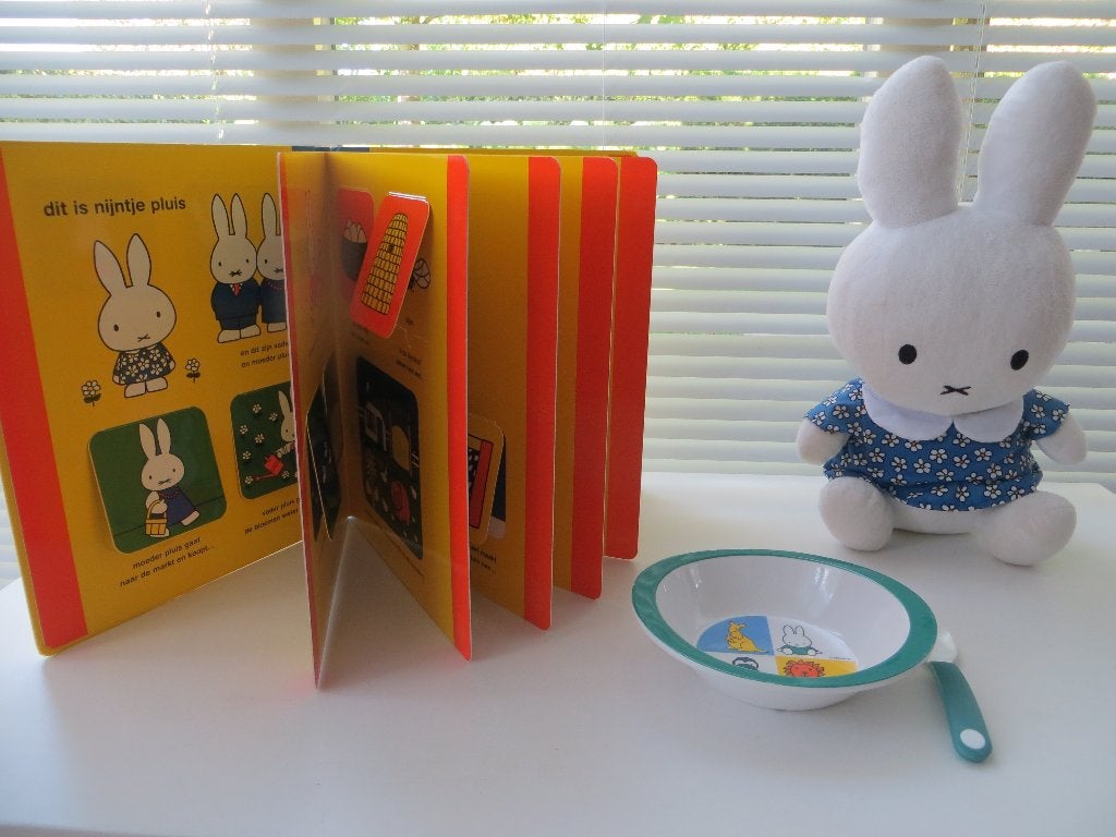 Nijntje Boek, Knuffel en Bordje met lepel Mepal "Dick Bruna", Ophalen of Verzenden, Zo goed als nieuw, Dick Bruna