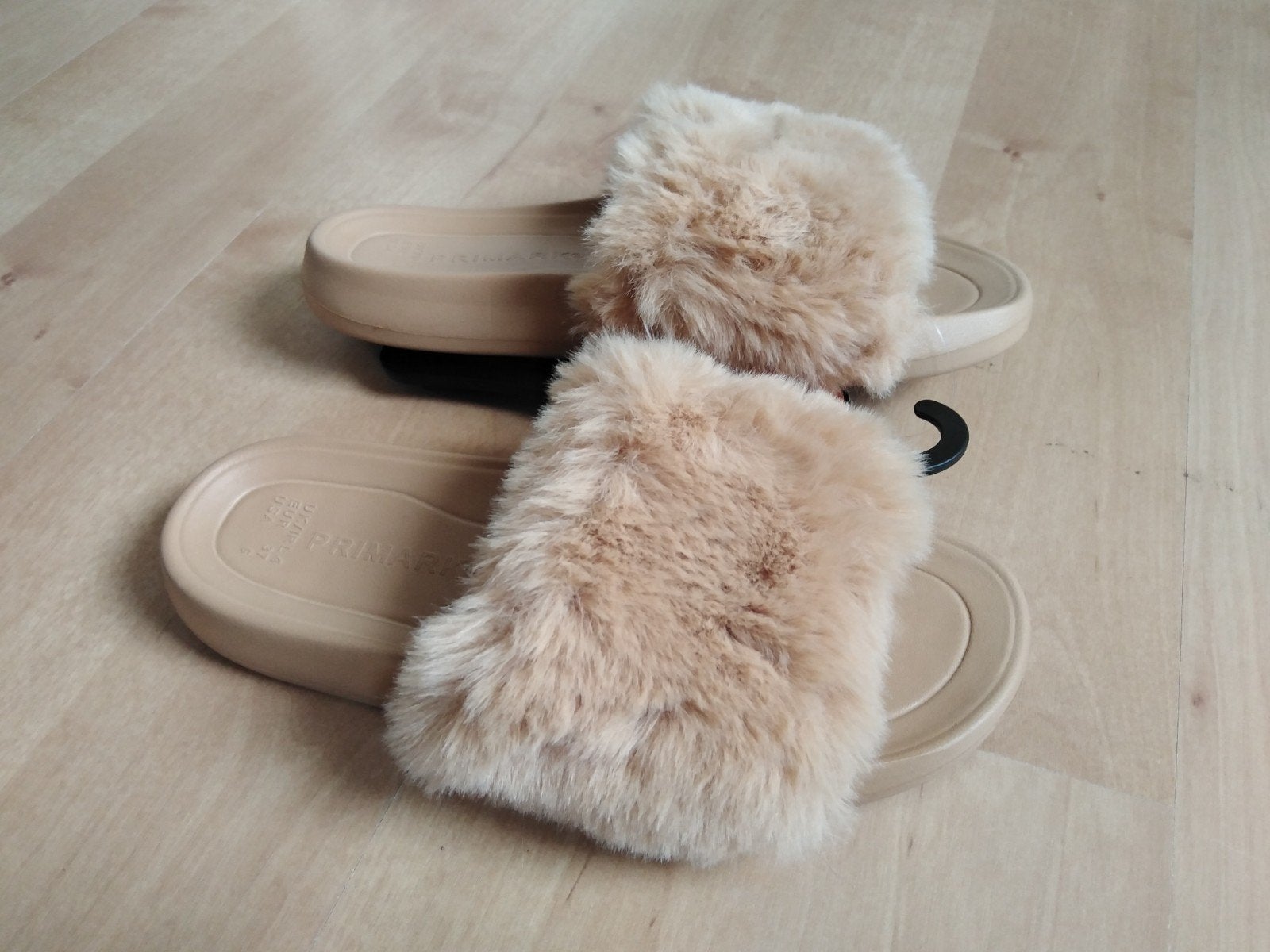 Nieuwe slippers, Slippers, Beige, Nieuw, Ophalen of Verzenden