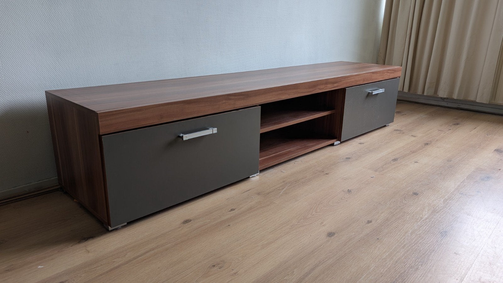 Leen Bakker Meubella: Mooie lage tv-meubel met veel opbergru, Gebruikt, 150 tot 200 cm, Eikenhout, Ophalen of Verzenden