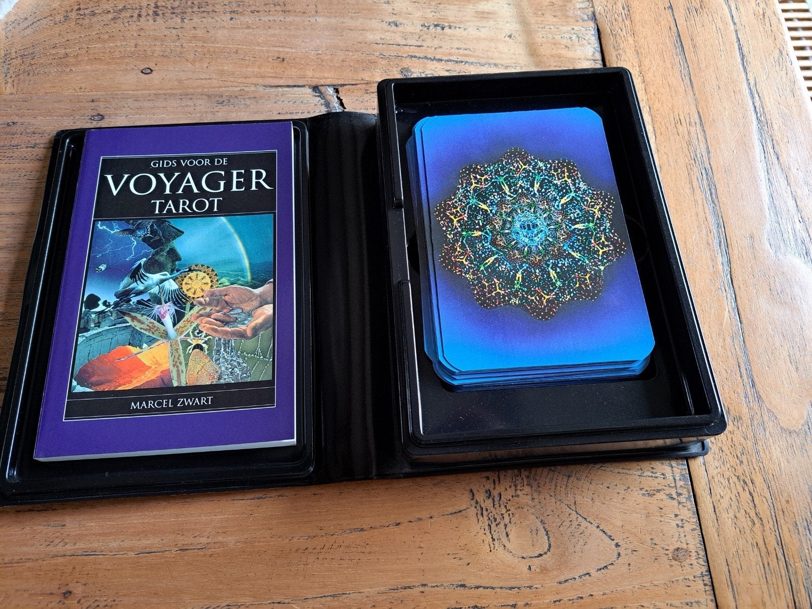 M. Zwart - Voyager tarot, Boeken, Tarot of Kaarten leggen, Overige typen, Ophalen of Verzenden, Zo goed als nieuw