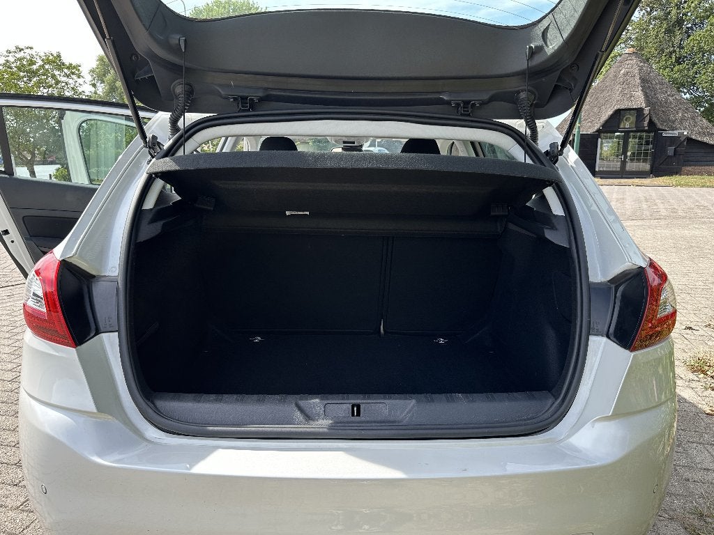 Foto 24 van Peugeot 308 1.2 Allure | Riem Vervangen! | CarPlay | PDC|ECC