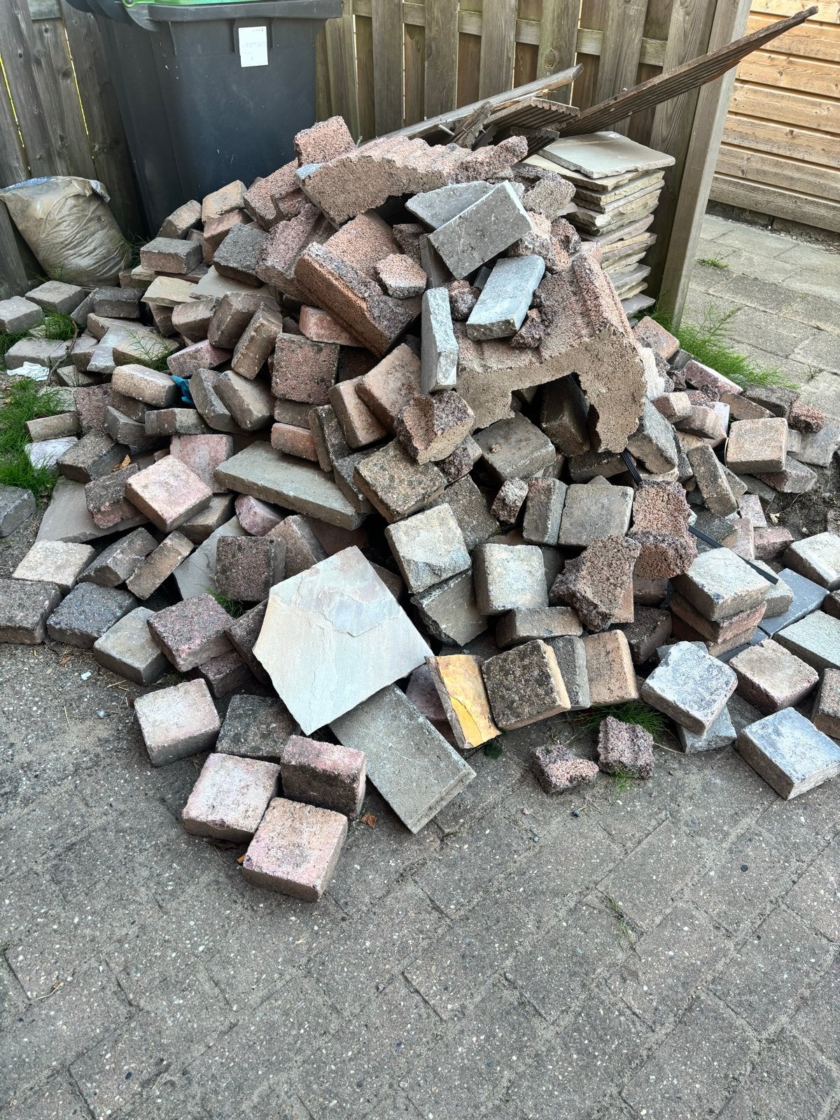 Gebruikte natuurstenen en 10x10 getrommelde steen, Tuin en Terras, Ophalen, Gebruikt, Klinkers, 10 m² of meer