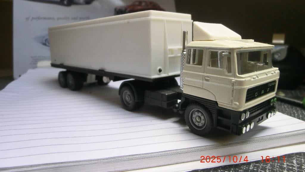 Solido DAF Trekker met oplegger. 1:58, Ophalen, Zo goed als nieuw, Bus of Vrachtwagen, Solido