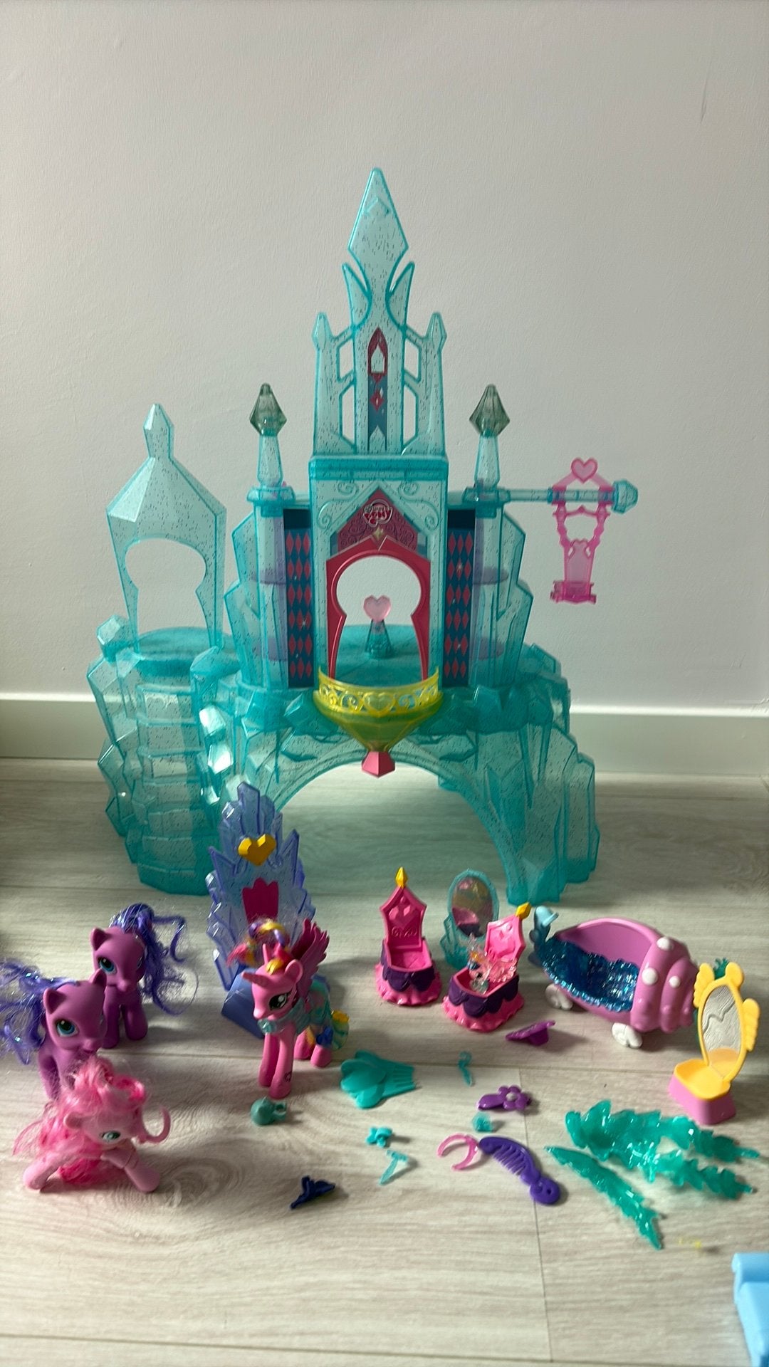 My little pony empire cristal palace en ander setje en ponys, Ophalen of Verzenden, Zo goed als nieuw