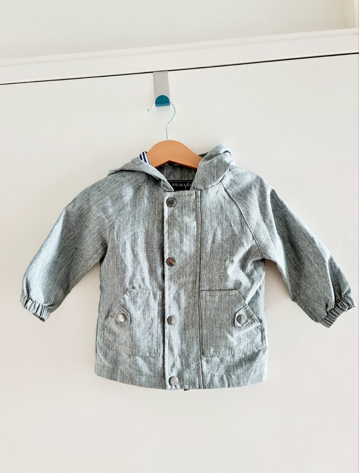 Mooie grijze tussenjas maat 80, Kinderen en Baby's, Ophalen of Verzenden, Zo goed als nieuw, Jasje, Primark