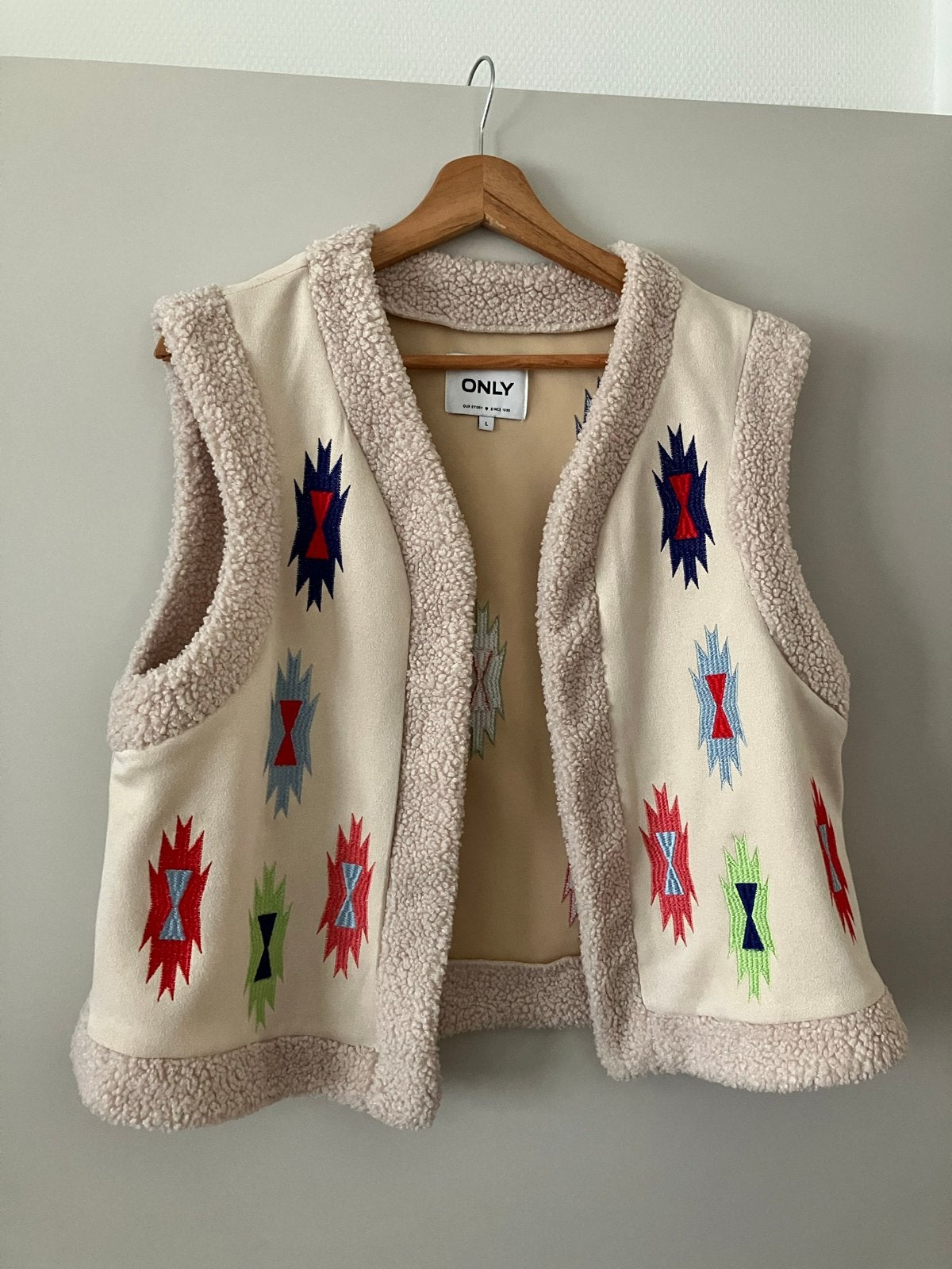 ONLY /Aztec Geborduurde Sherpa Gilet/ Maat L, Ophalen of Verzenden, Zo goed als nieuw, Maat 42/44 (L), Beige