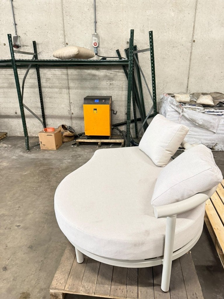 Yoi | Hoshi loungebank Kidney Links | Showroommodel, Ophalen, Nieuw, Aluminium